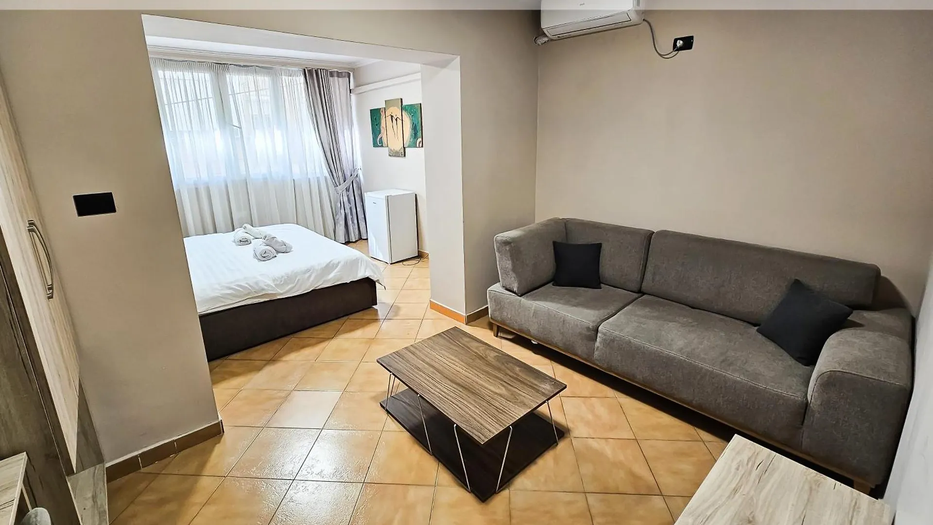 Apartment Sunflower Rooms Tirana