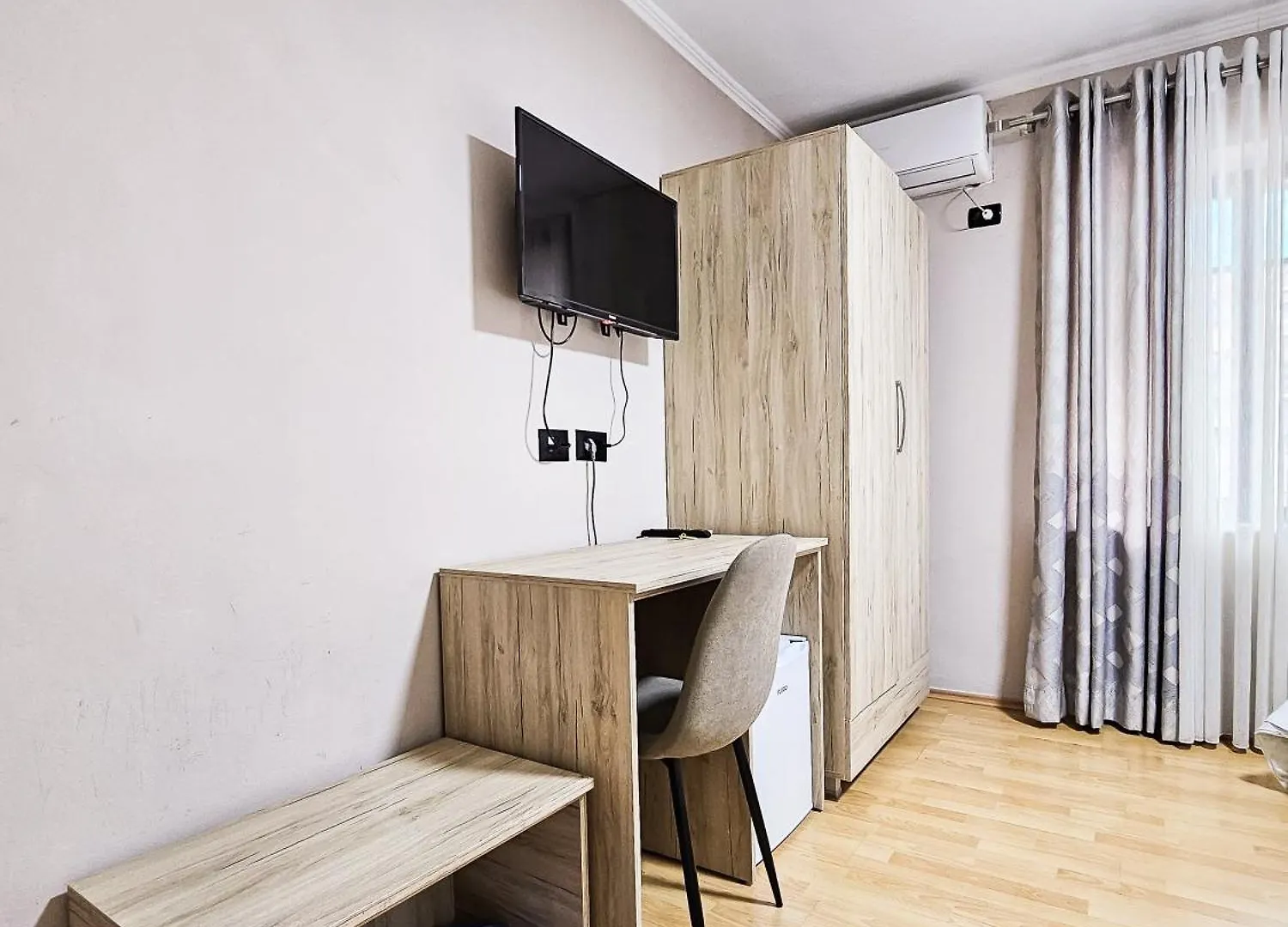Sunflower Rooms Tirana Apartment